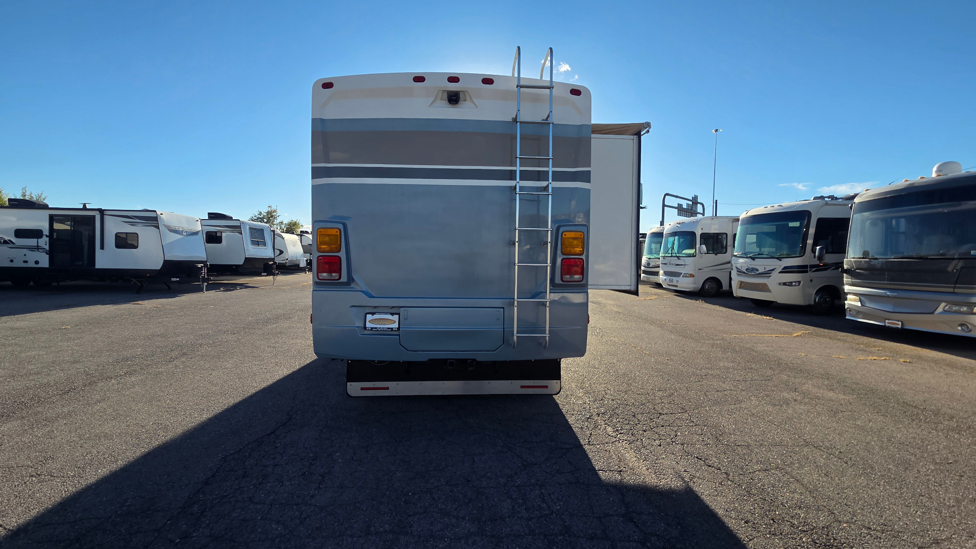 2005 Fleetwood Bounder 35E — rear view with ladder