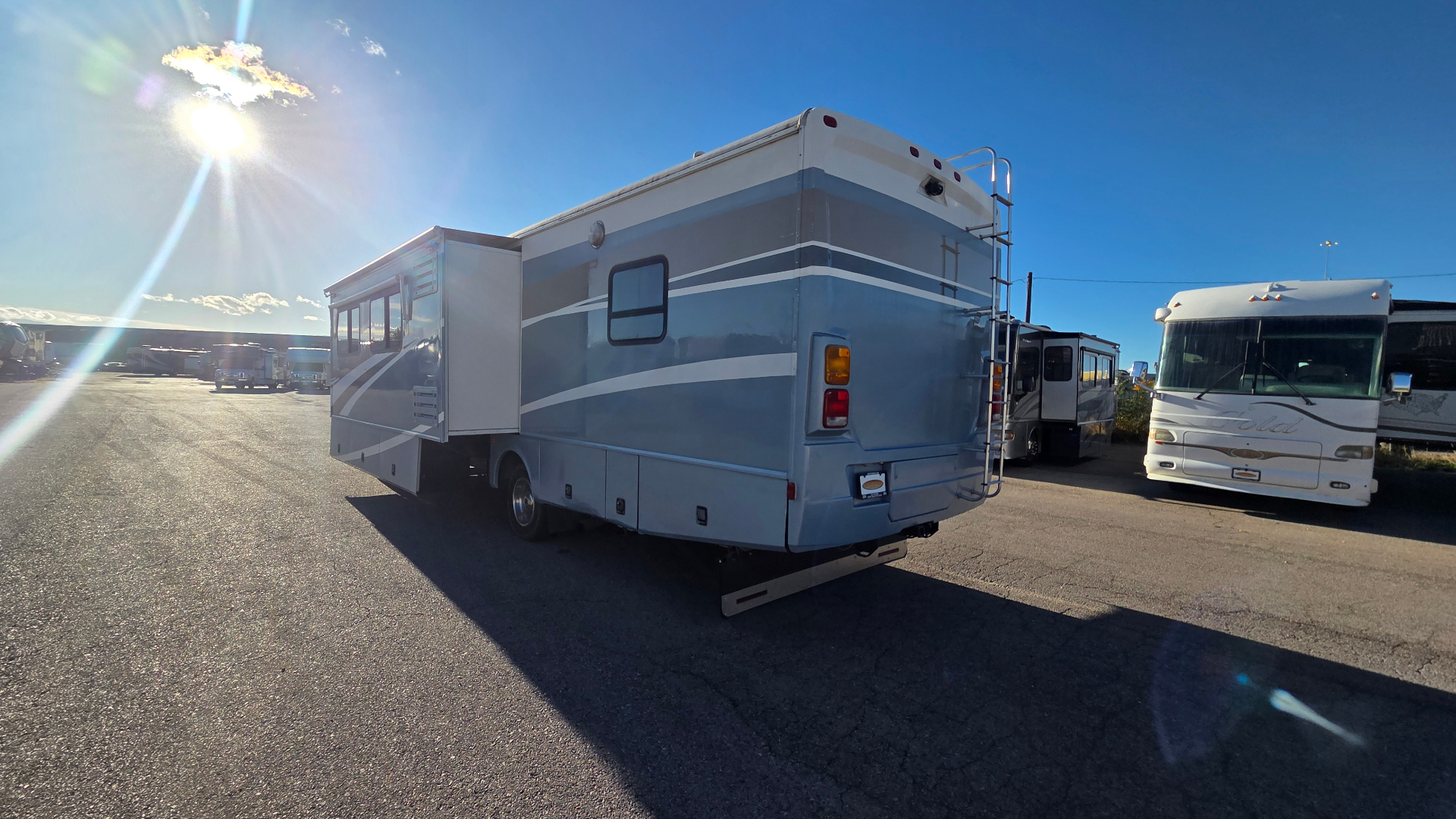 2005 Fleetwood Bounder 35E — rear driver three-quarter view