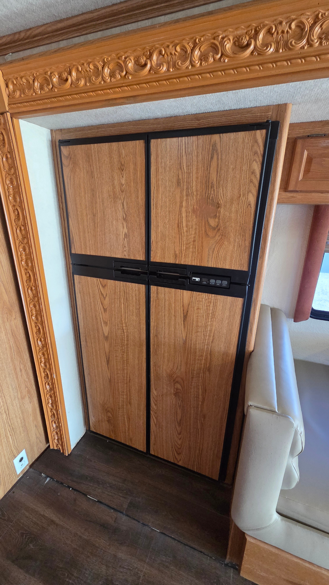 2005 Fleetwood Bounder 35E — wood-panel refrigerator