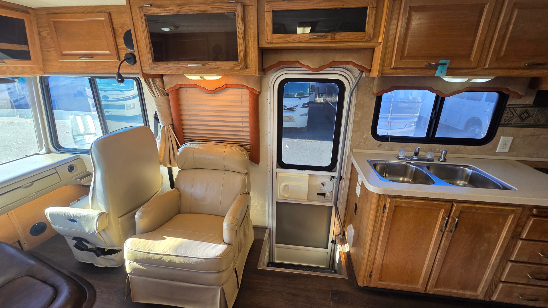 2005 Fleetwood Bounder 35E — entry area and galley sink