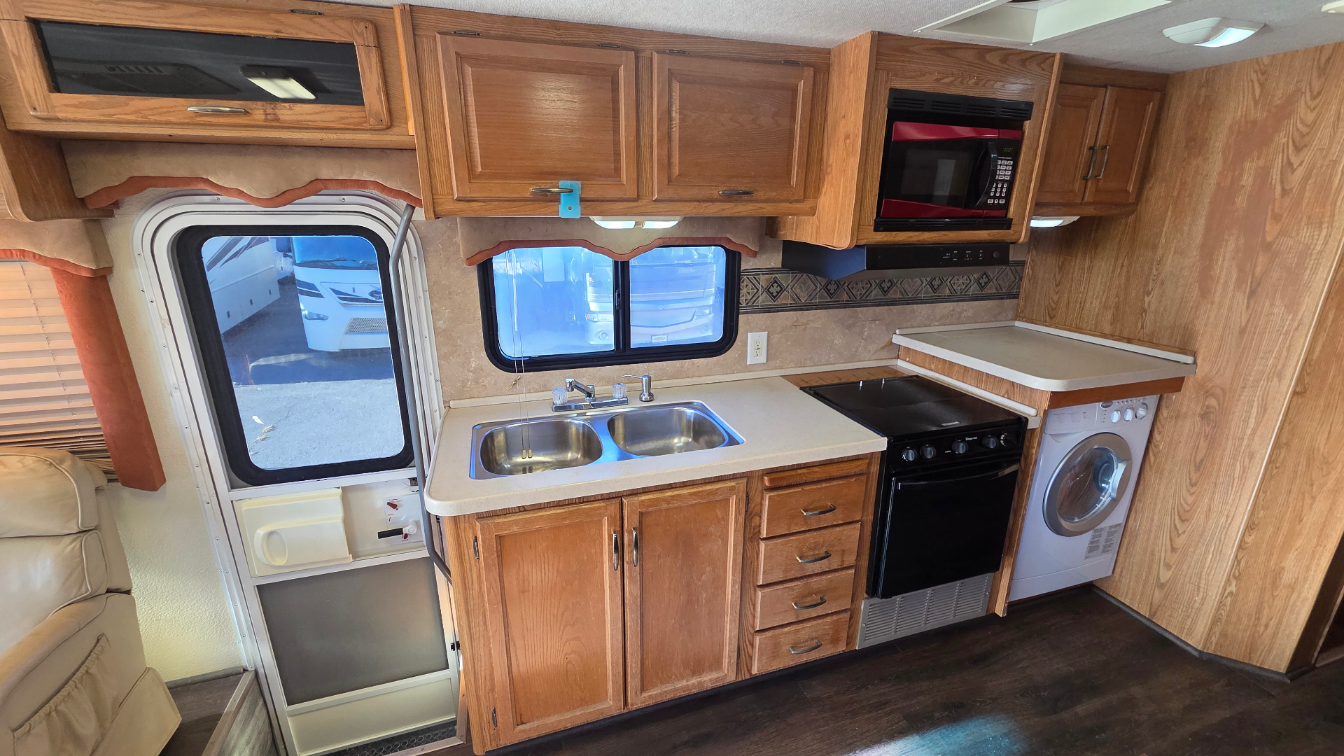 2005 Fleetwood Bounder 35E — galley kitchen with cooktop, microwave and washer-dryer