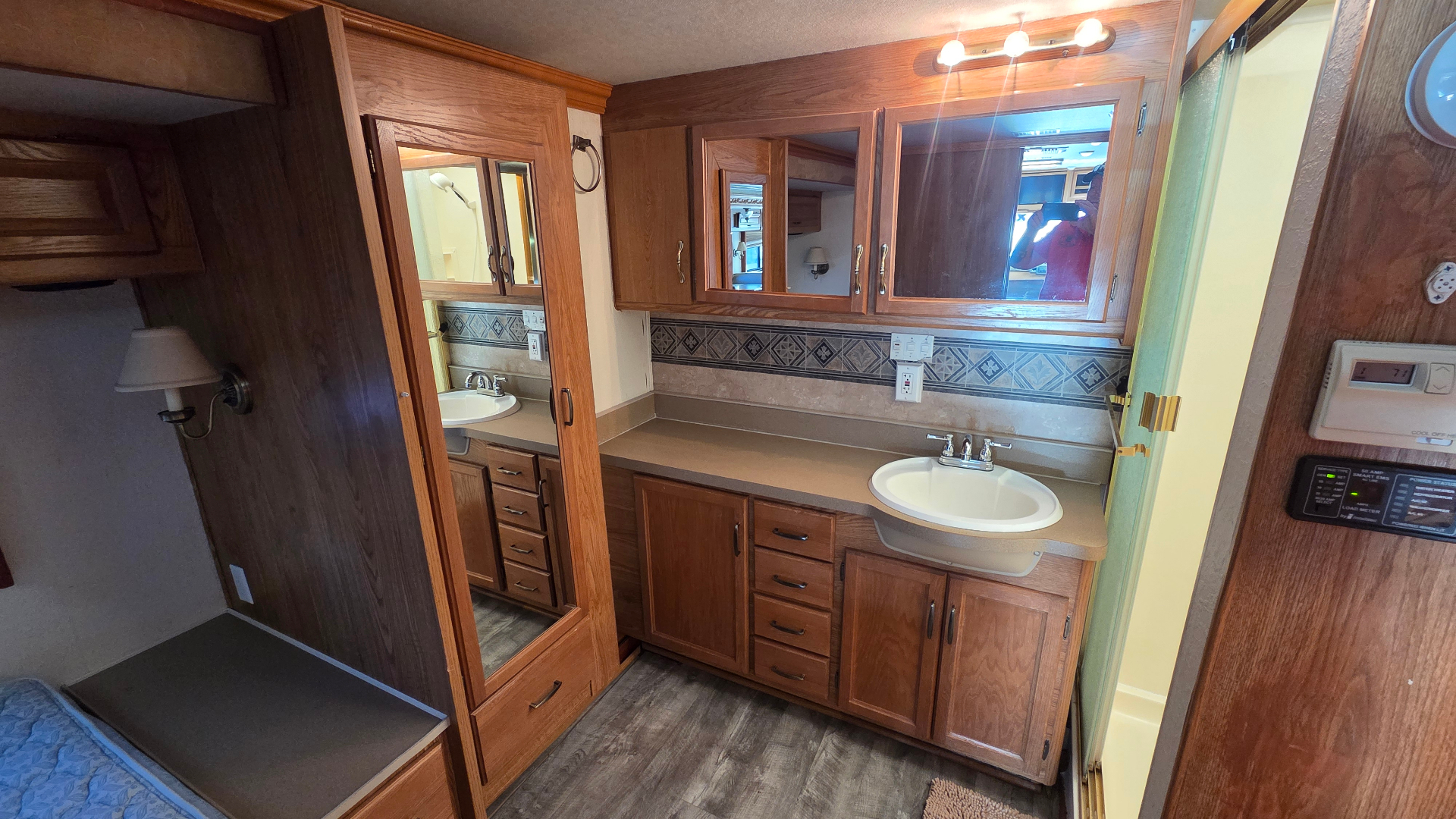 2005 Fleetwood Bounder 35E — split bath with dual vanities and shower