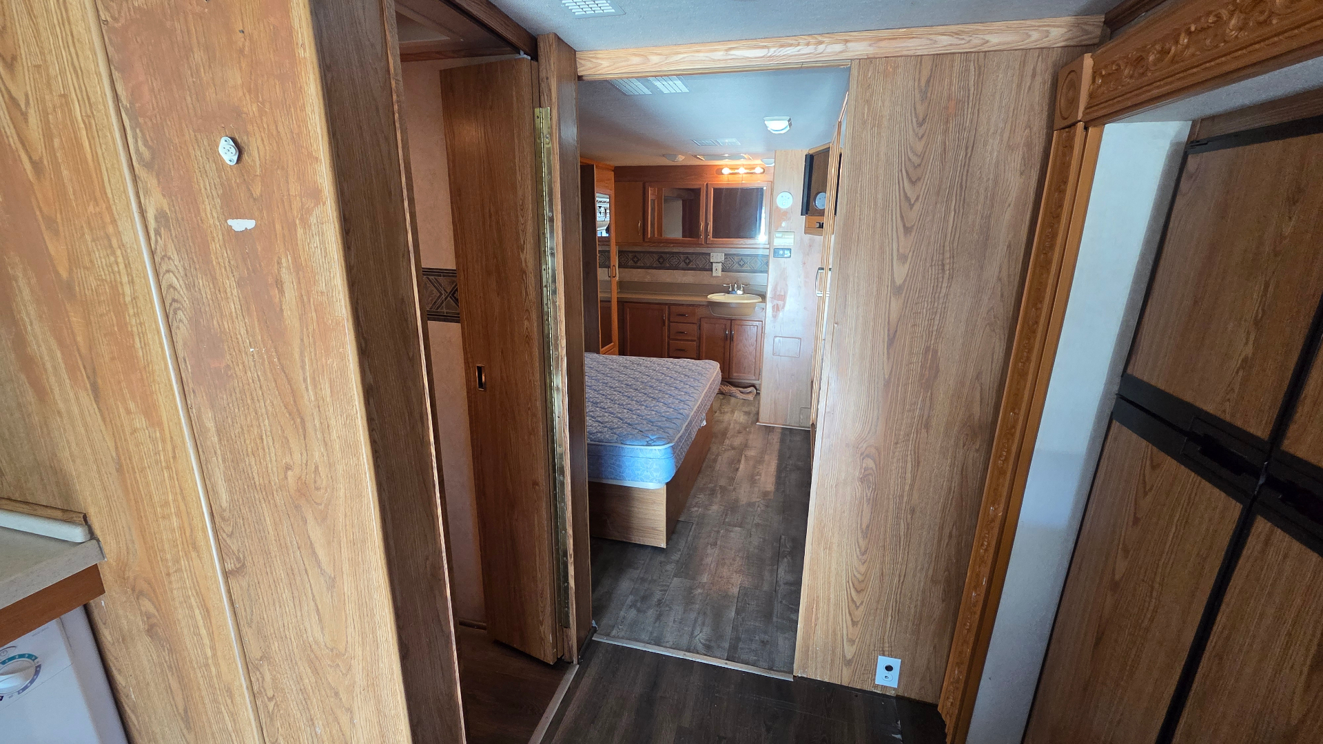 2005 Fleetwood Bounder 35E — hallway view toward rear bedroom and split bath